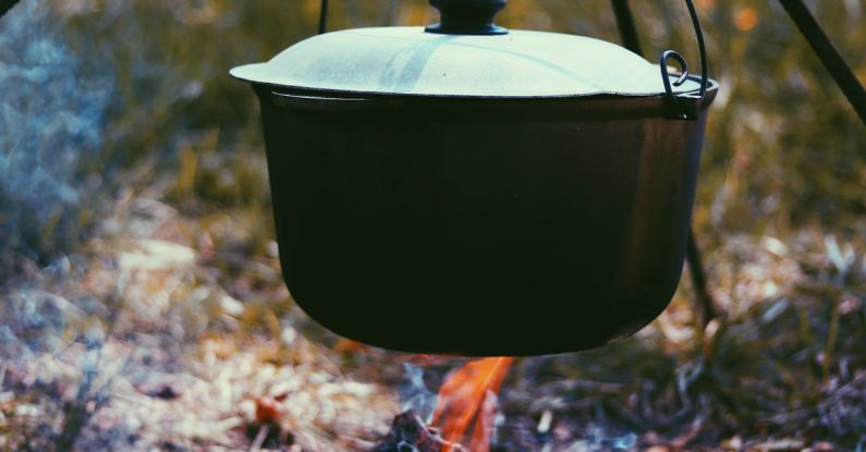 Dutch Oven - Campfire Dutch Oven on Tripod Rack