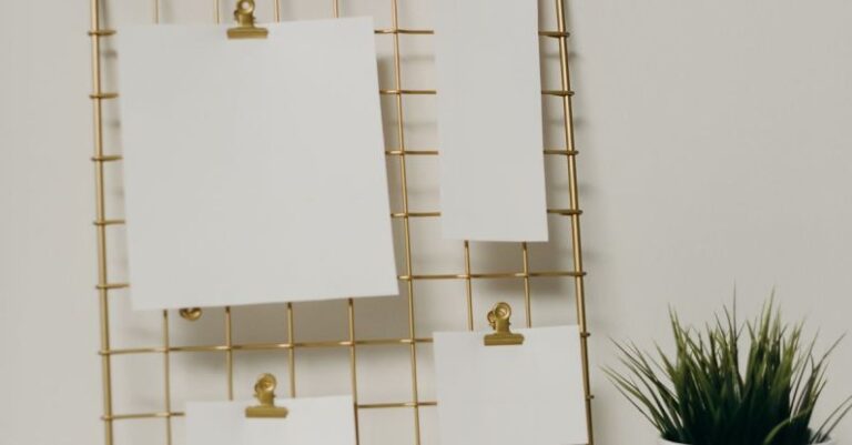 Clinch Knot - White and Brown Floral Board